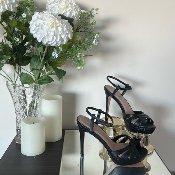 Le Chateau black dressy strappy platform sandal - Picture 1 of 5